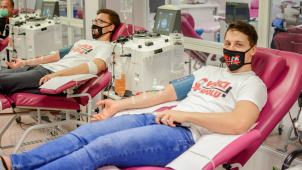 Mora daruje krev: Kápni božskou červenou