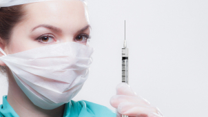 Vakcína bude mít zpoždění, dorazí nejdříve ve čtvrtek