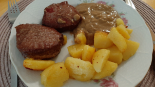 Vaříme s Večerníkem: Hovězí steak s hořčičnou omáčkou