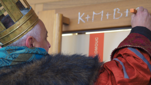 FOTO: Hejtman, primátor a biskup se převlékli za Tři krále