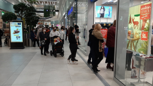 Češi odkládají respirátory, zůstávají v MHD a nemocnicích