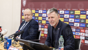 Trenér Šilhavý pokračuje u fotbalové reprezentace