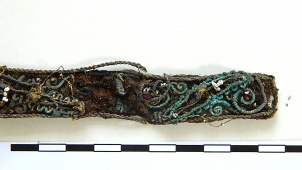 Čelenka s českými granáty a další významné nálezy