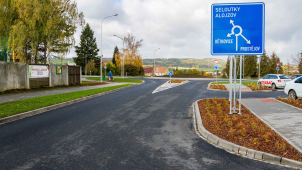 V Určicích mají nový kruhový objezd