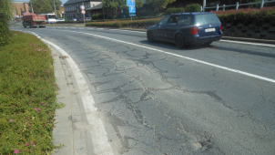 U nádraží a RCO se bude opravovat popraskaný asfalt