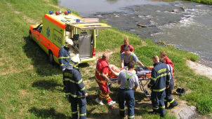 Dva utonulí. Jeden muž zahynul v lomu, druhý se utopil na Poděbradech