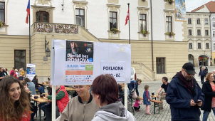 Na náměstí se nalévaly polévky pro lidi bez domova