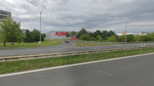 Stavba křižovatky u Aska omezila dopravu na Pražské