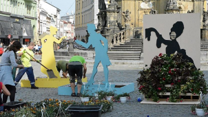 Tanečníci z barokního bálu začínají oživovat Horní náměstí