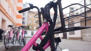 Pachatel už utekl, lhal policii mladík, co demoloval kolo