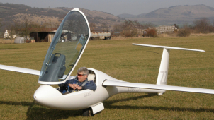 Do Dětřichova se slétly motorové kluzáky