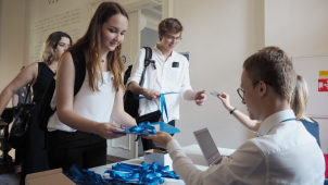 Letní škola diplomacie vzdělává čtyřicet středoškoláků