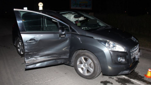 V Olomouci došlo ke srážce dvou aut, jedno skončilo ve sloupu