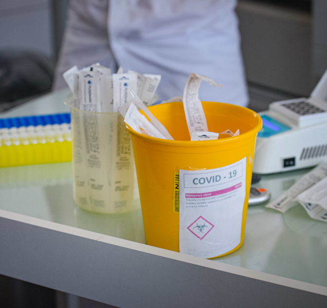 Vědci z UP přišli s rychlejší metodou testování na koronavirus