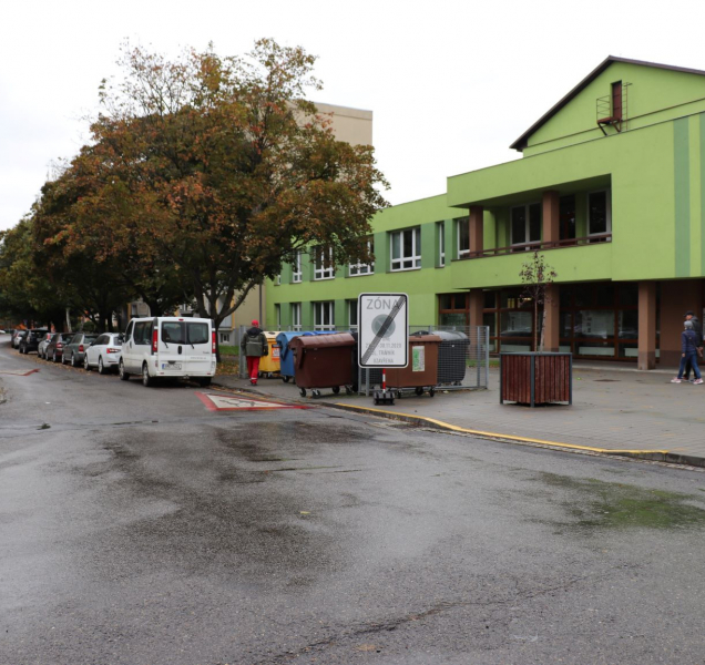 Bezpečnost žáků ze ZŠ Trávník zvýší práh na silnici, zpomalí auta