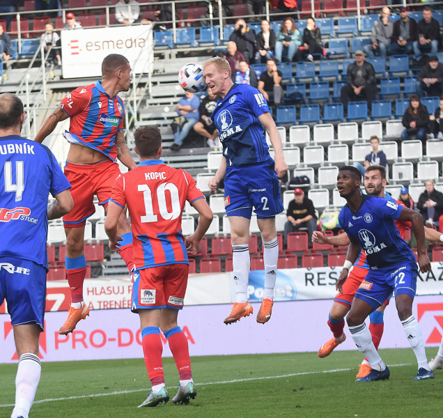 Profi fotbal se ozval proti vládnímu zákazu