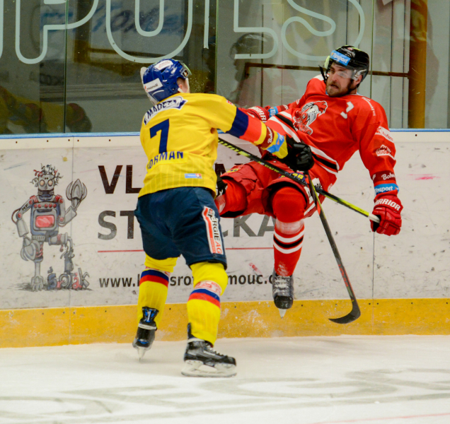 Hokejistům HC Olomouc se ve Varech nezadařilo