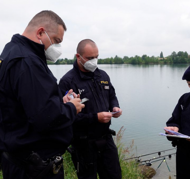 Policisté kontrolovali dodržování zákonů na Tovačovských jezerech