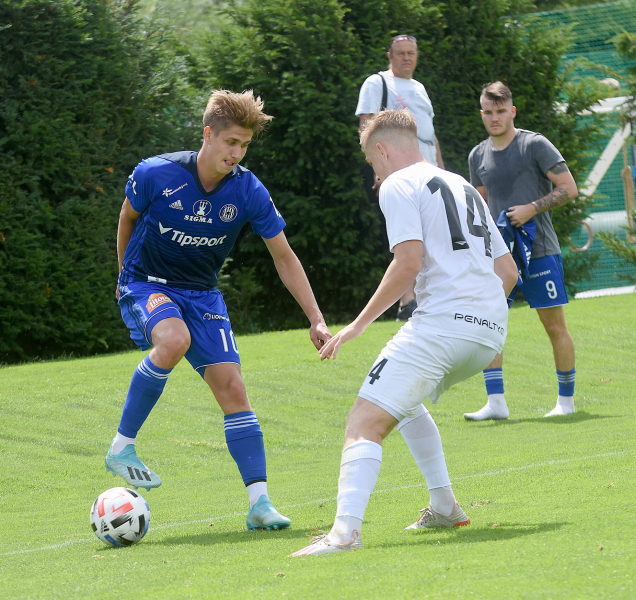 Zlatohlávek je ve Vlašimi, Radič v Seredi