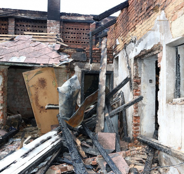 Muž si během vaření na plynu zapálil a usnul, výbuch přežil