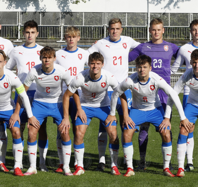 Hráči SK Sigma slaví s repre, Hadaš dal gól