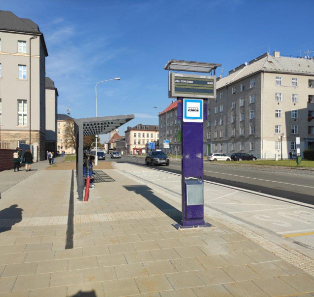 Město dokončilo opravu několika zastávek MHD