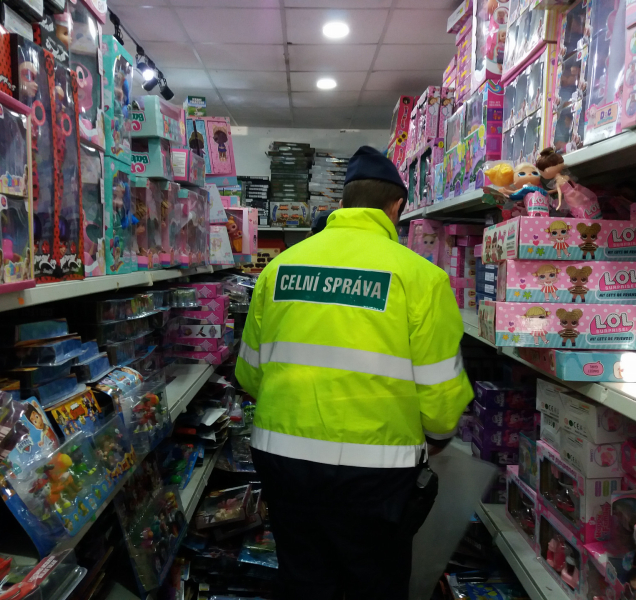 Celníci v kraji řešili padělané zboží v hodnotě přes milion