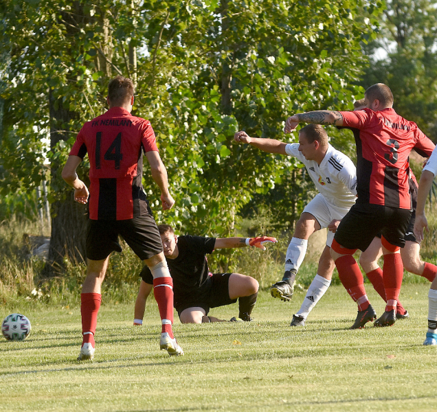 V semifinále vítězí Přáslavice a Náklo