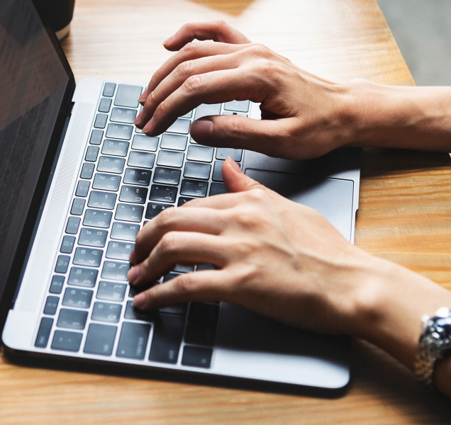 Uvěřila virtuálnímu příteli a zpronevěřila škole přes 14,5 mil.Kč