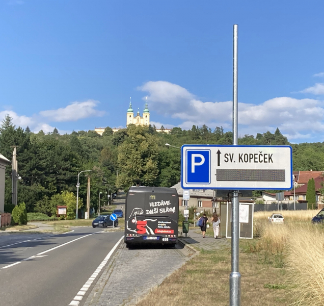 Pomůže elektronický systém s parkováním na Kopečku?