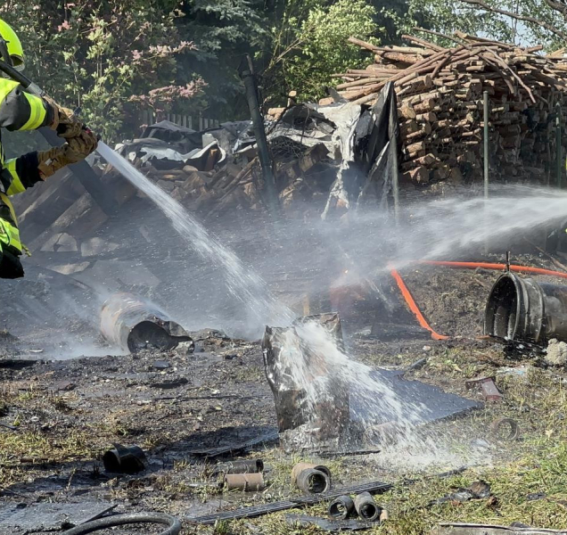 Výbuch domu způsobil požár. V troskách zůstal mrtvý muž