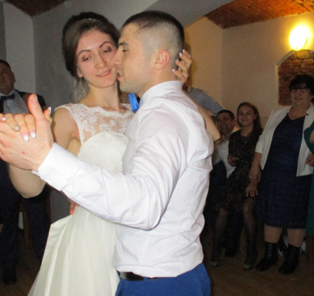 Jak to chodí na moldavské svatbě? Vrcholem je půlnoční svlékání nevěsty