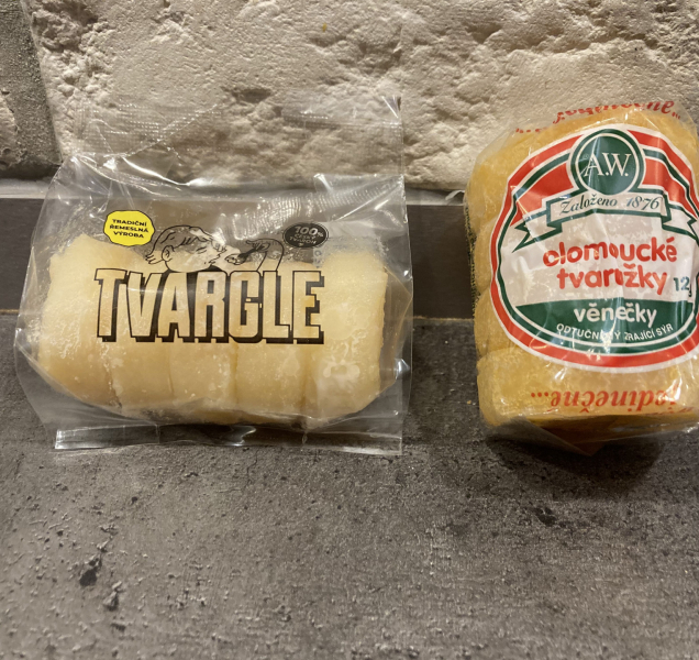 Tvarůžky, nebo tvargle? Z Loštic nebo z Velké Bystřice?