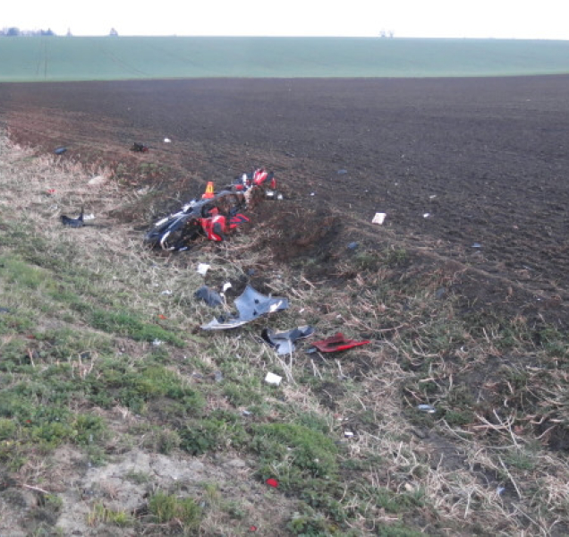 Jarní počasí probudilo motorkáře, mladá žena nezvládla řízení a skončila v nemocnici