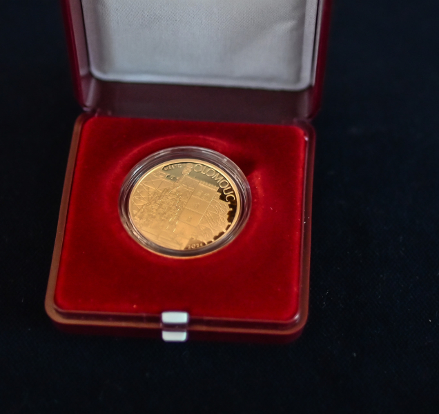 Město Olomouc je na zlaté minci národní banky