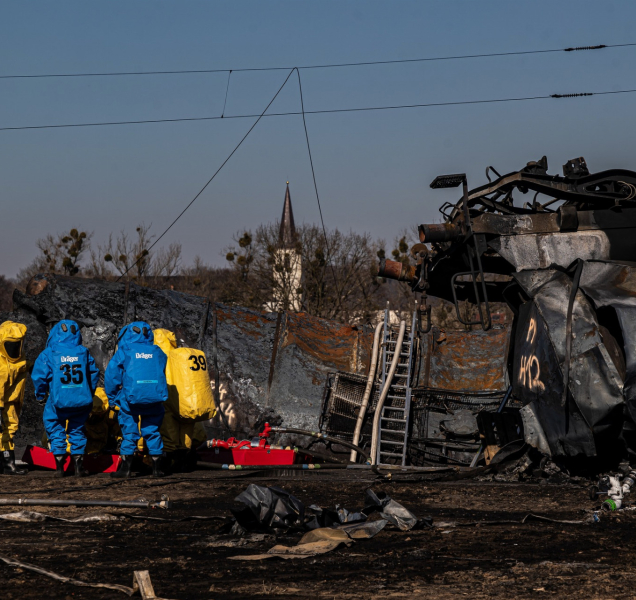 Vlak s toxickým nákladem jel kritickou rychlostí