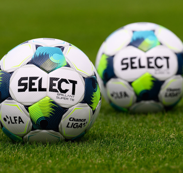 Nový míč pro sezonu 2025/26 profesionálních soutěží