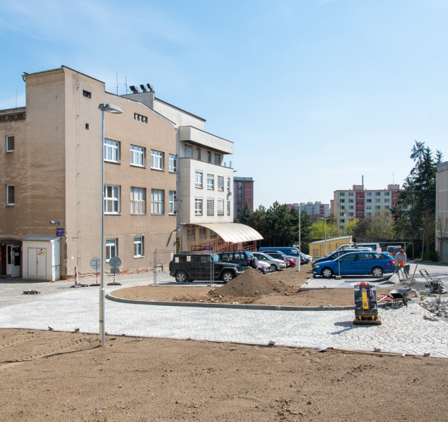 29 nových parkovacích míst u nemocnice
