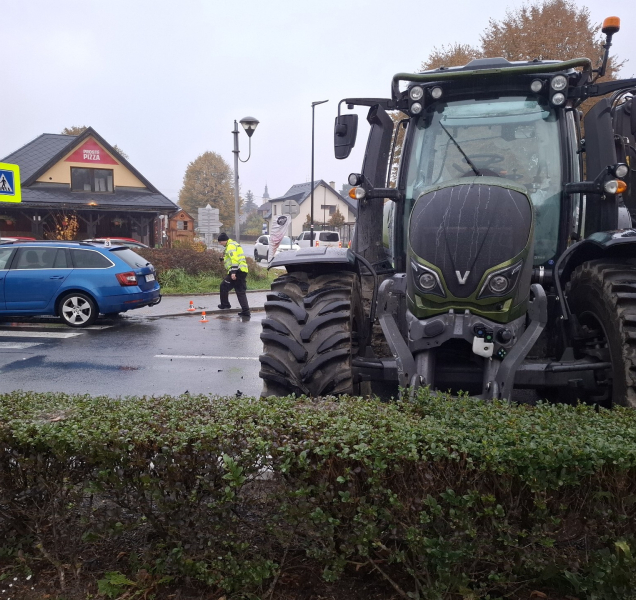 Osobní auto se srazilo s traktorem