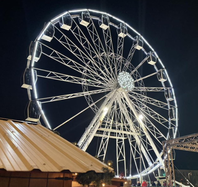 Na Tržnici se dnes otevírá kluziště i obří vyhlídkové kolo