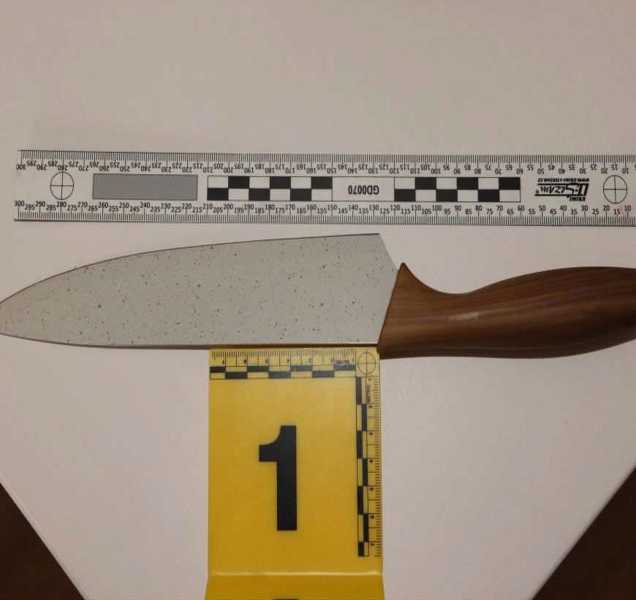 Mladík v Olomouci hrozil muži nožem, chtěl po něm peníze