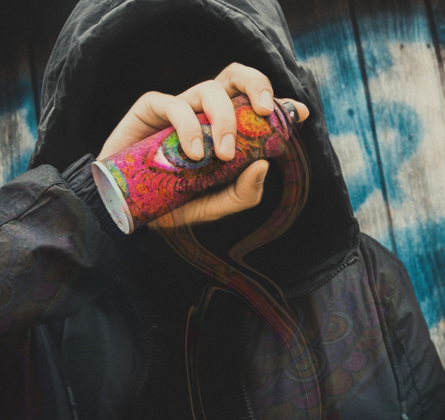 Sprejer poničil fasádu v Lafayettově ulici