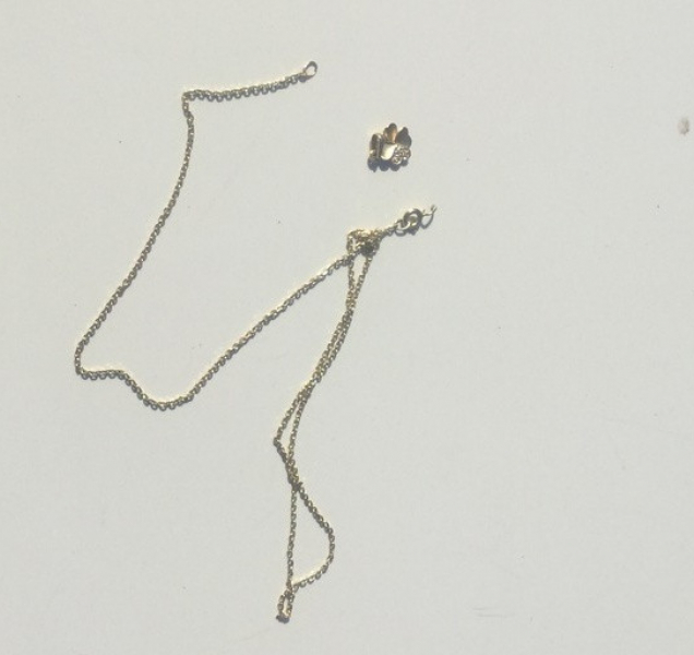 Muž během hádky ženě nafackoval a strhl řetízek