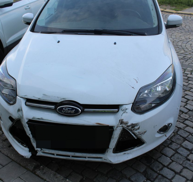 Na Třídě Svobody se ve čtvrtek srazilo osobní auto s motorkou