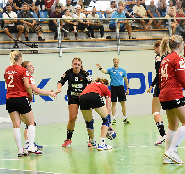 Házenkářky DHK Zora nedaly soupeři šanci