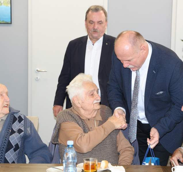 Kraj pomůže vězňům nacistického režimu, přispěje jim na léky