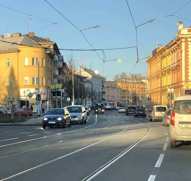 Wolkerova je od včerejška průjezdná, oprava přejezdu skončila