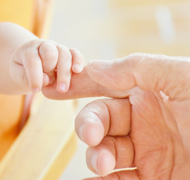 Fakultní nemocnice povolila návštěvy otců dětí po porodu