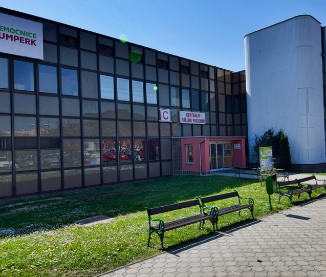 Muž vyhrožoval bombou v šumperské nemocnici