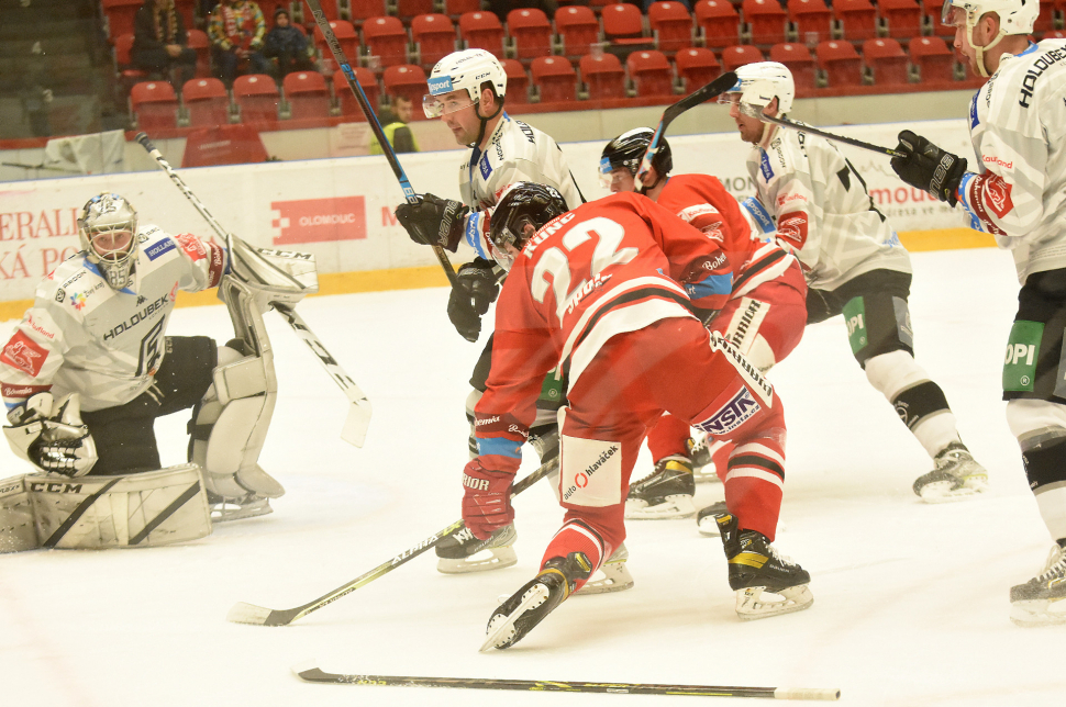 Hokejisté HC Olomouc získali ve Varech bod